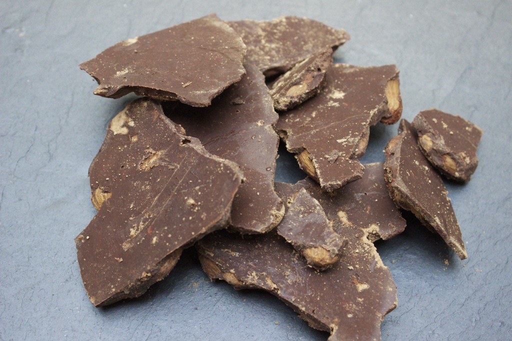 anti-inflammatory raw cacao covered almonds